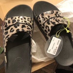 Oofas sandals size 8